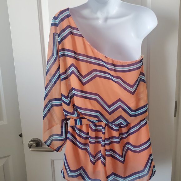 Fun Asos One-Sleeve Patterned Romper, with pockets! Size M - Picture 6 of 7